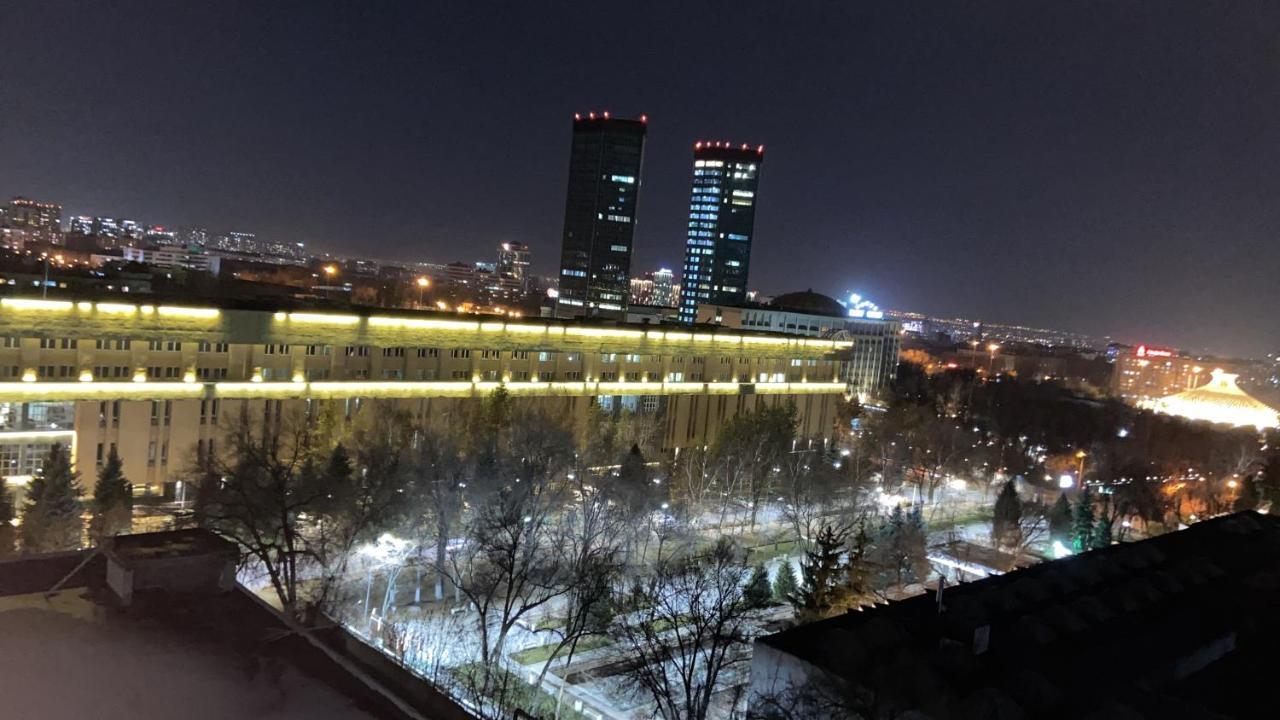 Квартира в центре Алматы Экстерьер фото